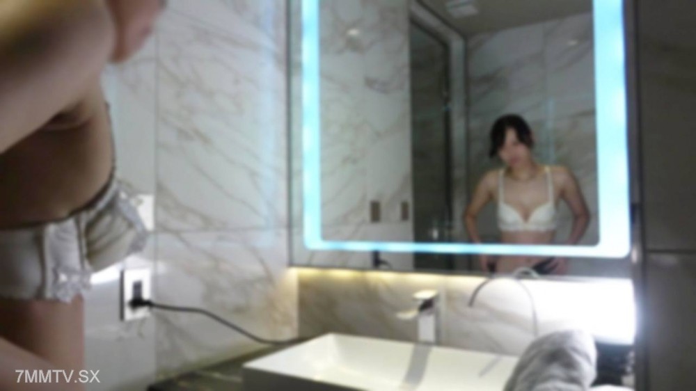 fc2-ppv 4788732 フェチ撮影界の巨匠がセクシー衣装に身を包んだフットサルで鍛えた色白長身スレンダー美ボディに溜まった精液を搾り取られてしまう。 | FC2コンテンツマーケット
